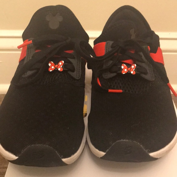 new balance women's fuelcore nergize v1 disney cross trainer